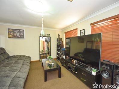 17 Okehampton Road, Warnbro WA 6169