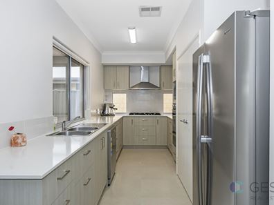 11 GRASMERE WAY, Aveley WA 6069