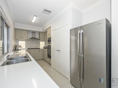 11 GRASMERE WAY, Aveley WA 6069