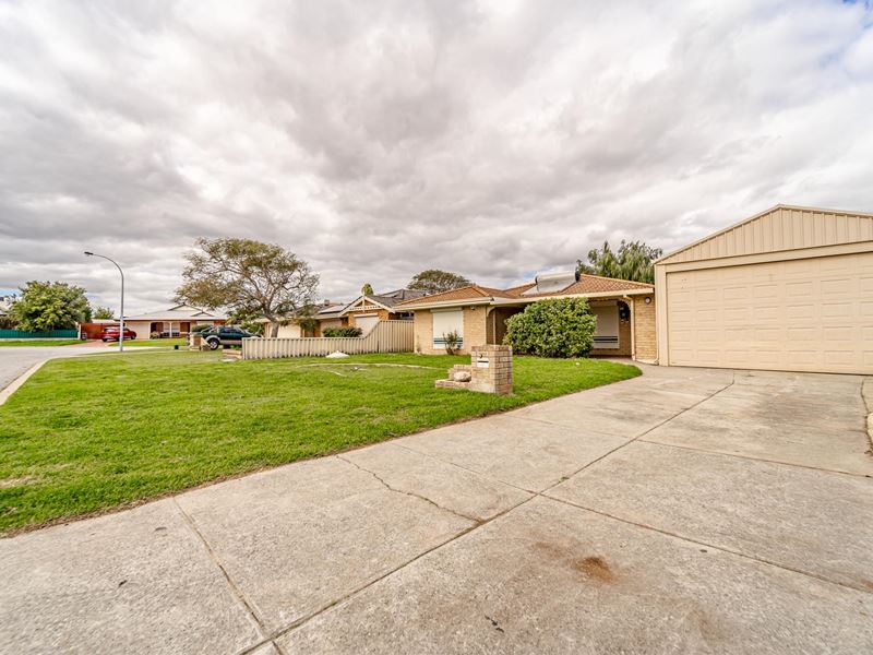 8 Sharpe Close, Waikiki