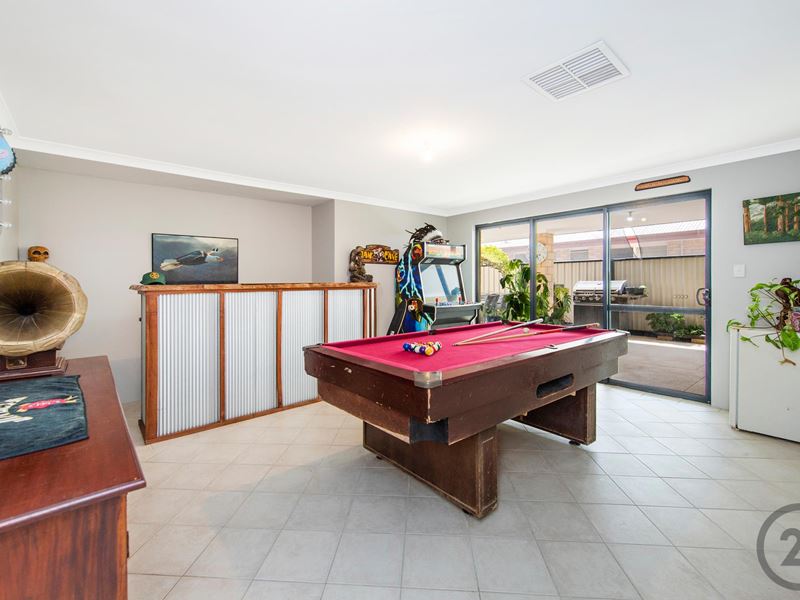2 Roseburg Court, Meadow Springs