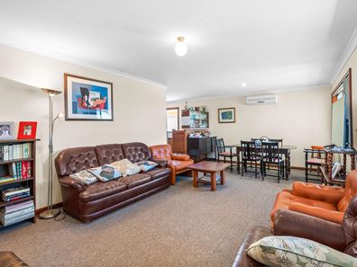 11 Scrivener Place, Halls Head WA 6210