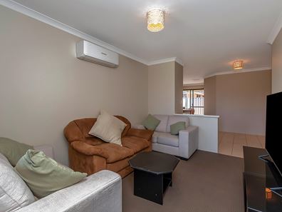 2/2 Moreton Crescent, Warnbro WA 6169