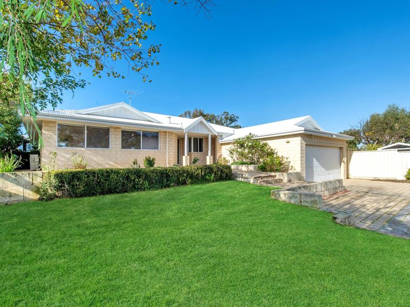 25B Janis Street, Halls Head WA 6210