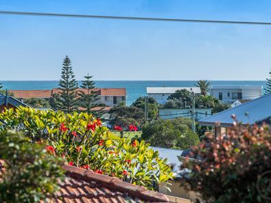 25B Janis Street, Halls Head WA 6210