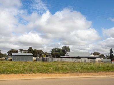 6 Solomon Street, Merredin WA 6415