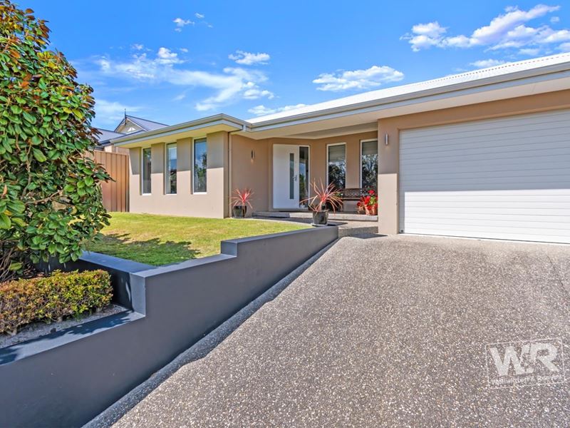 4 Pyrus Gardens, Yakamia