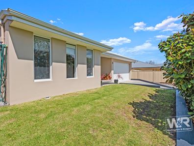 4 Pyrus Gardens, Yakamia WA 6330