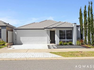 8 Yandal Way, Golden Bay WA 6174