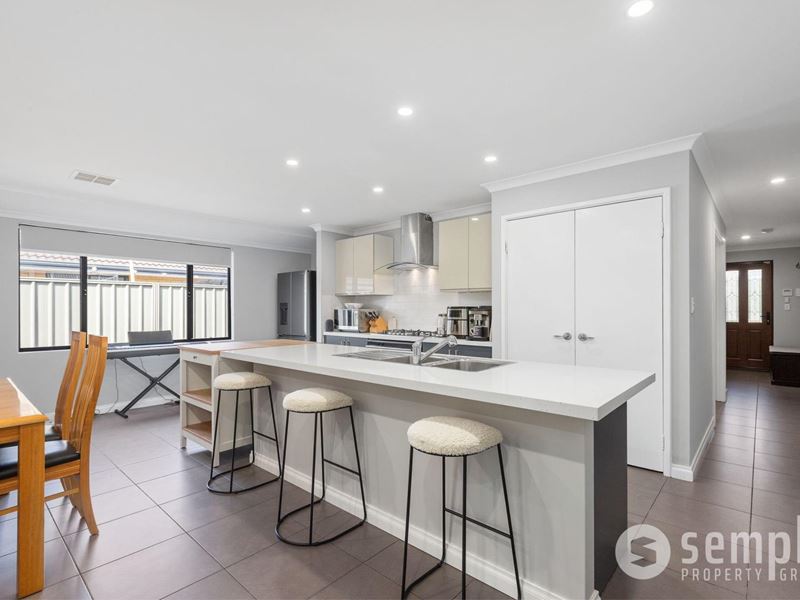 10 Humboldt Entrance, Aubin Grove WA 6164