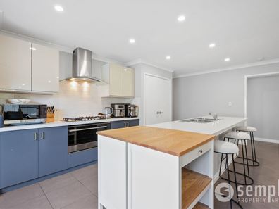 10 Humboldt Entrance, Aubin Grove WA 6164
