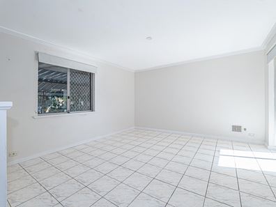 8 Leone Street, Thornlie WA 6108