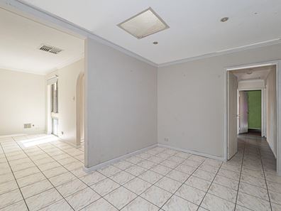8 Leone Street, Thornlie WA 6108