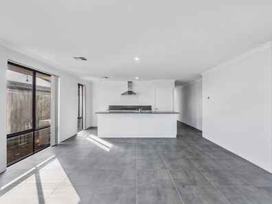 13 Longwood Way, Lakelands WA 6180