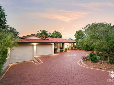 33 Hill Street, Gooseberry Hill WA 6076