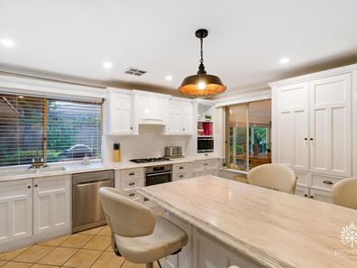 33 Hill Street, Gooseberry Hill WA 6076