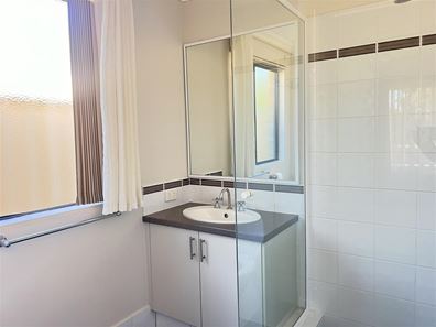 4 Sinclair Vista, Lakelands WA 6180