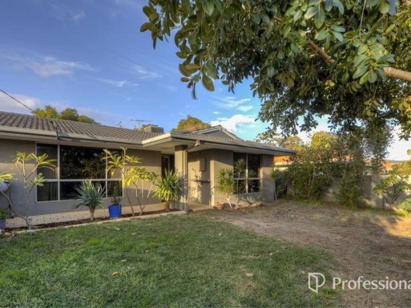 11 Calluna Way, Forrestfield WA 6058