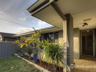 11 Calluna Way, Forrestfield WA 6058