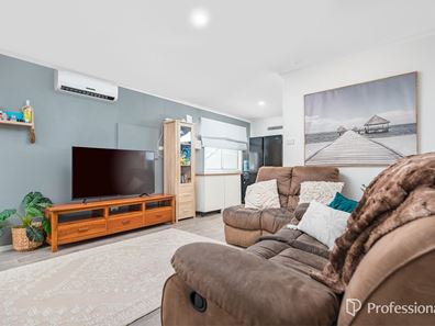 8 Seacrest Way, Drummond Cove WA 6532