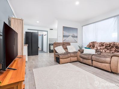 8 Seacrest Way, Drummond Cove WA 6532