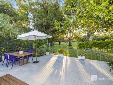 8/88 Davies  Road, Claremont WA 6010