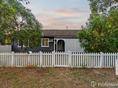4 Munday Way, Medina WA 6167