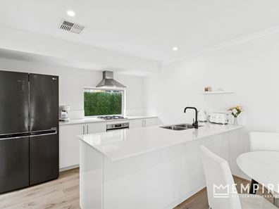 4 Dusky Court, Lake Coogee WA 6166