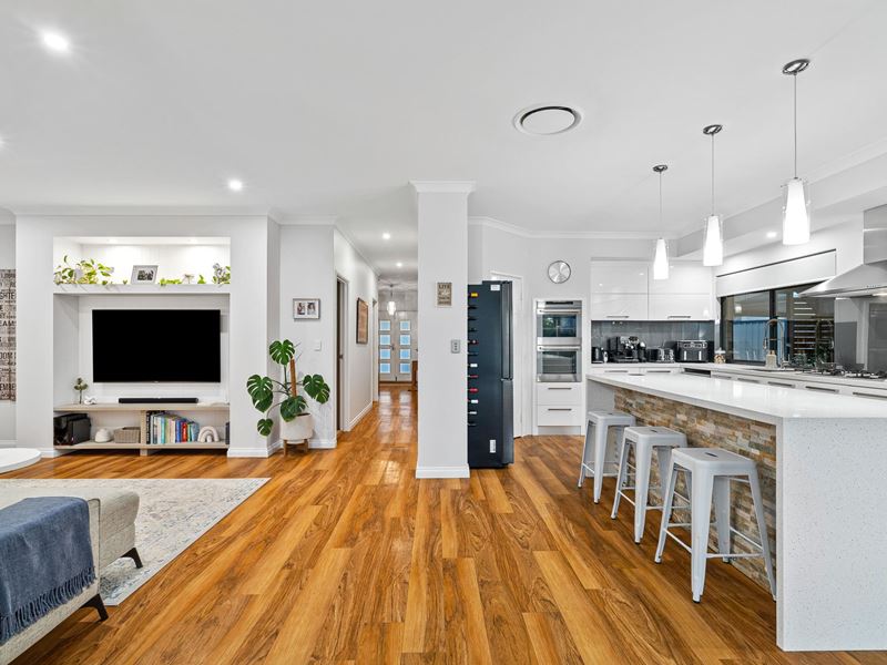 4 Jester Parkway, Meadow Springs