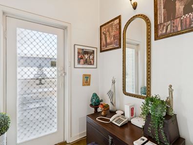 2 Hornsby Street, Melville WA 6156