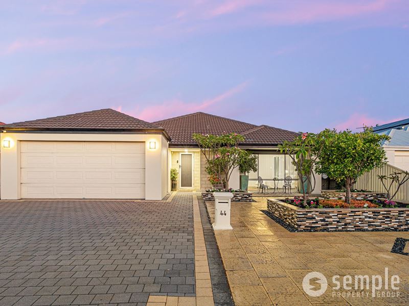 44 Chivalry Way, Atwell