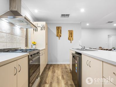 44 Chivalry Way, Atwell WA 6164
