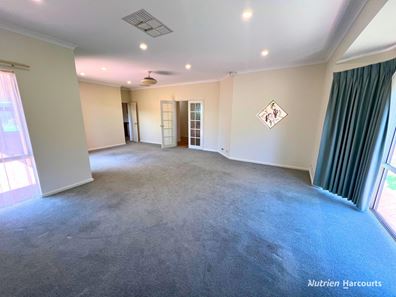 11 Craddock Road, Merredin WA 6415