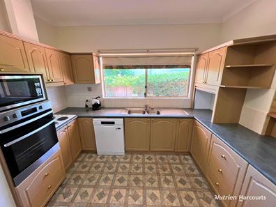 11 Craddock Road, Merredin WA 6415