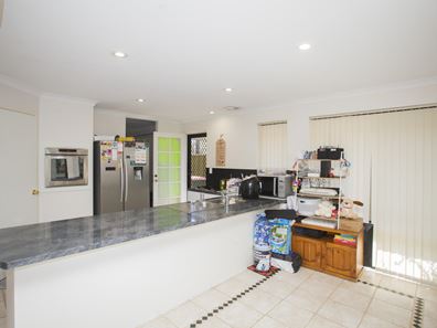 10 Mangrove Circuit, Banksia Grove WA 6031