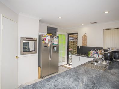 10 Mangrove Circuit, Banksia Grove WA 6031