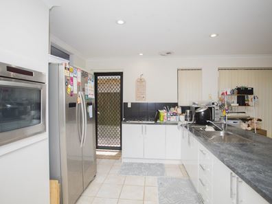 10 Mangrove Circuit, Banksia Grove WA 6031