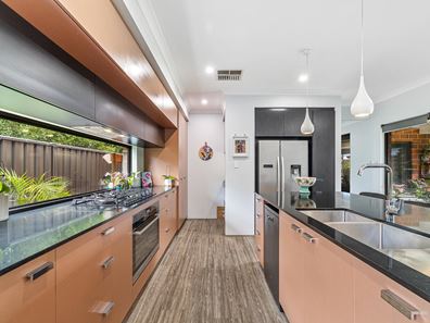 22 Dragonfly Boulevard, Lakelands WA 6180