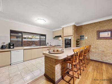 12 Berson Court, Lake Coogee WA 6166