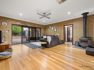 12 Berson Court, Lake Coogee WA 6166