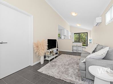 18/20 Grove St West Street, Little Grove WA 6330
