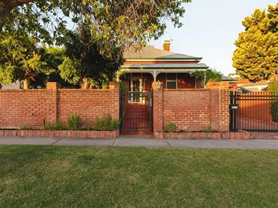 2 Eighth Avenue, Maylands WA 6051