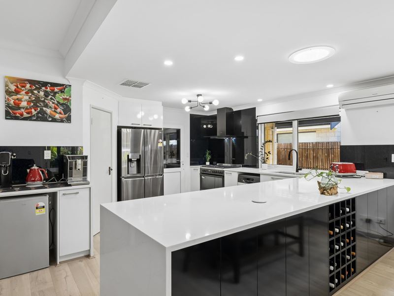 10 Pirianda Way, Aveley WA 6069