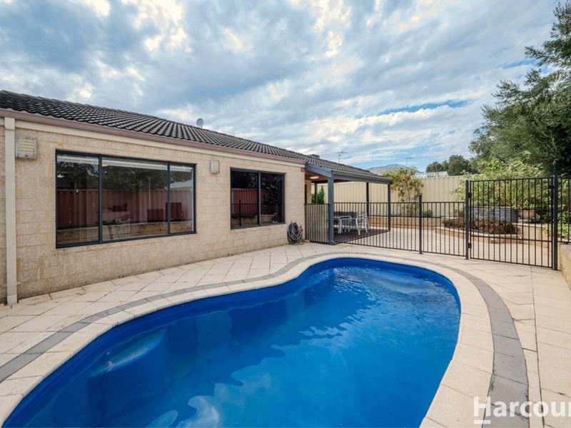 16 Woodbine Loop, Tapping