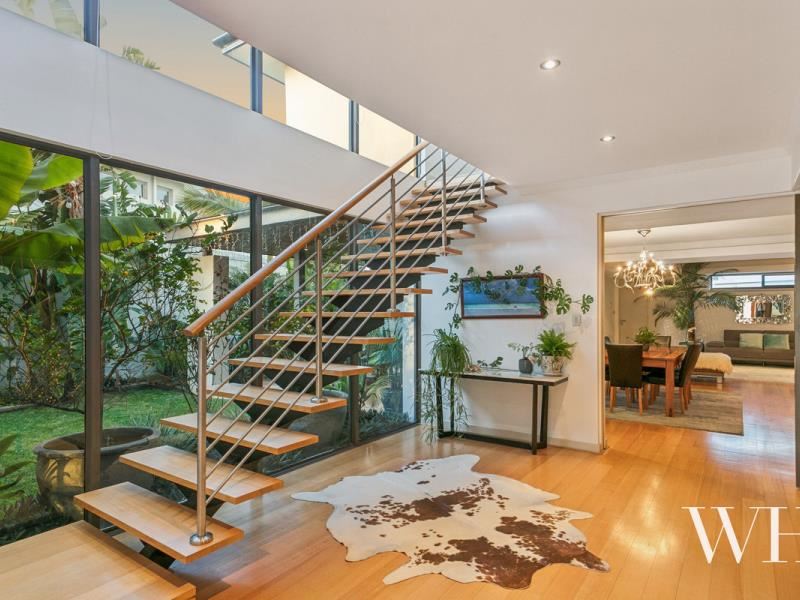 14 Lucretia Circle, North Coogee WA 6163