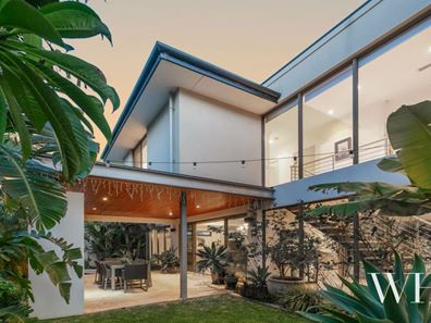 14 Lucretia Circle, North Coogee WA 6163