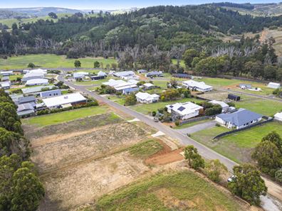 30 Hitchcock Drive, Nannup WA 6275