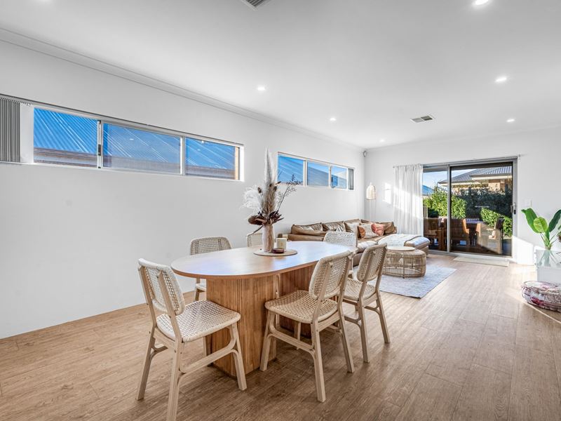 4 Criddle Way, Hammond Park WA 6164