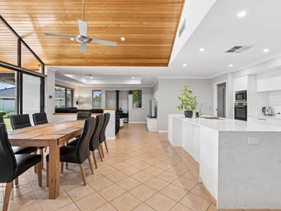 25 Rochford Street, Canning Vale WA 6155
