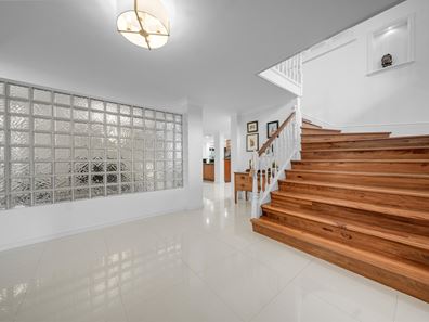 2 Sunbird Place, Ocean Reef WA 6027